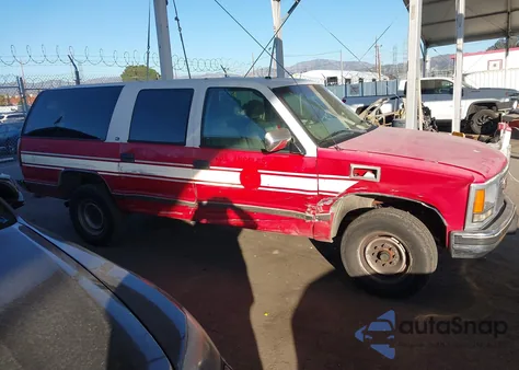 1998 GMC Suburban 2500 Sl z USA, uszkodzony, nr VIN 1GKGC26R7WJ725044